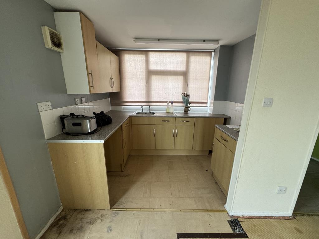 Lot: 110 - END-TERRACE HOUSE FOR IMPROVEMENT - Kitchen